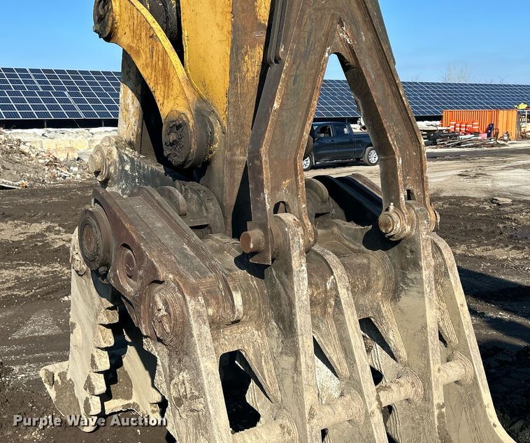 image for item MO9154 1984 Caterpillar 245 excavator