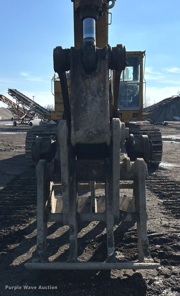 image for item MO9154 1984 Caterpillar 245 excavator