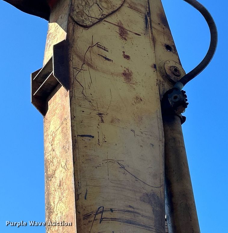 image for item MO9154 1984 Caterpillar 245 excavator