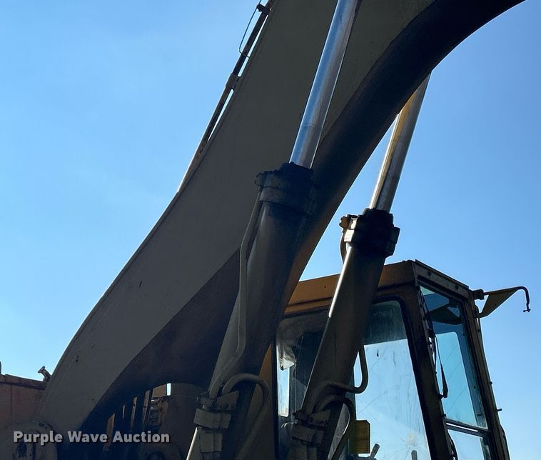 image for item MO9154 1984 Caterpillar 245 excavator