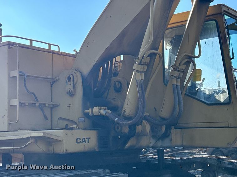image for item MO9154 1984 Caterpillar 245 excavator