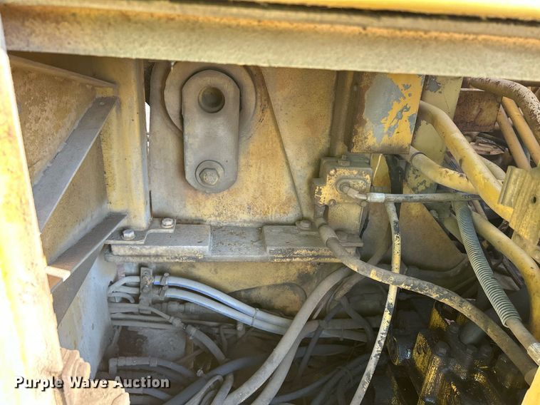 image for item MO9154 1984 Caterpillar 245 excavator