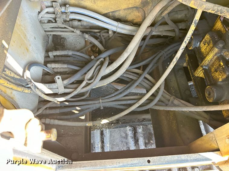 image for item MO9154 1984 Caterpillar 245 excavator
