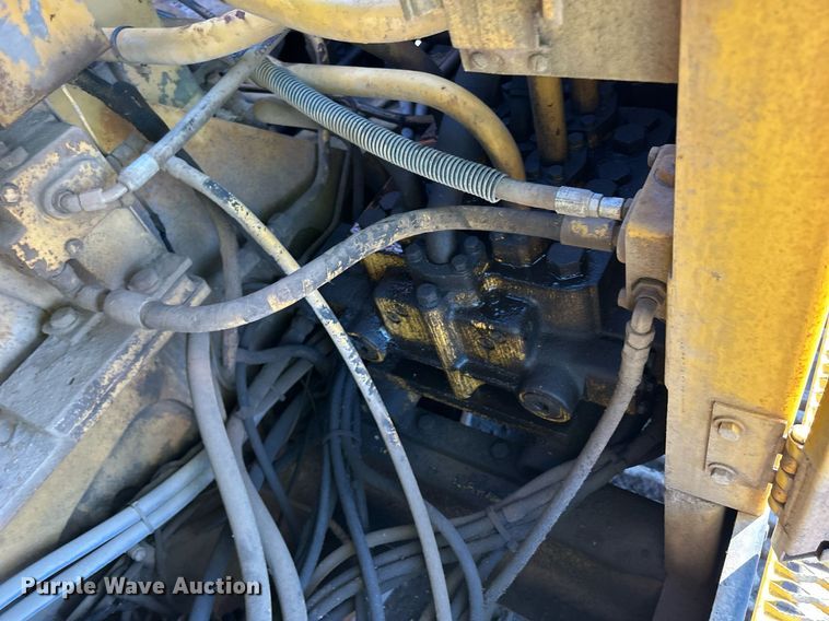 image for item MO9154 1984 Caterpillar 245 excavator
