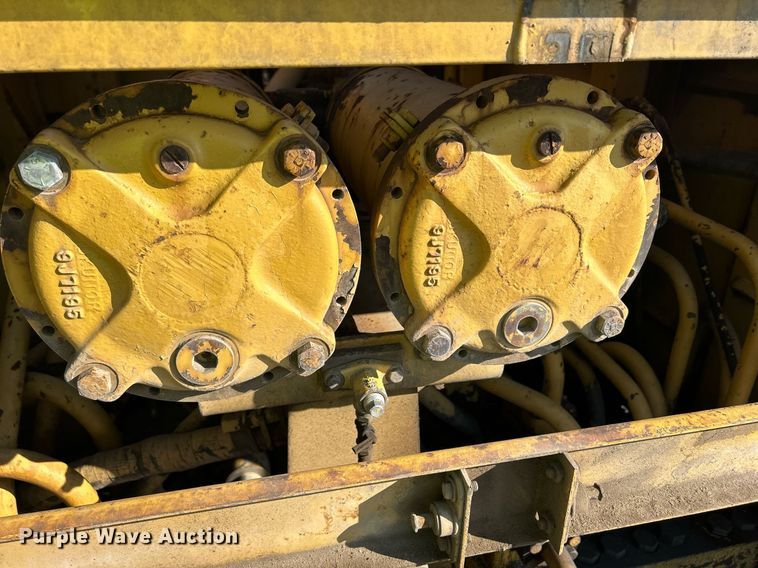 image for item MO9154 1984 Caterpillar 245 excavator