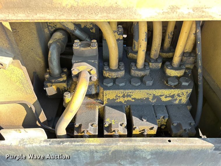 image for item MO9154 1984 Caterpillar 245 excavator