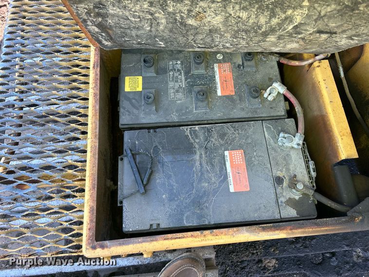 image for item MO9154 1984 Caterpillar 245 excavator