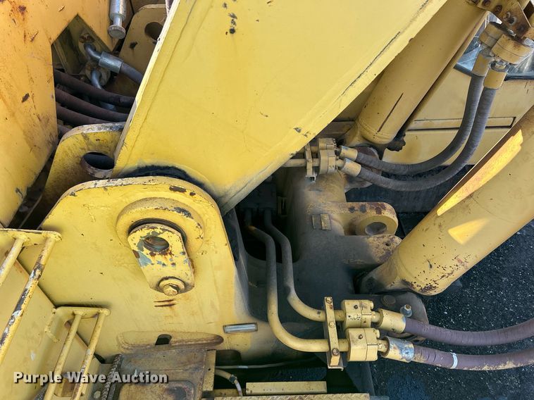 image for item MO9154 1984 Caterpillar 245 excavator