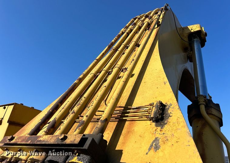 image for item MO9154 1984 Caterpillar 245 excavator