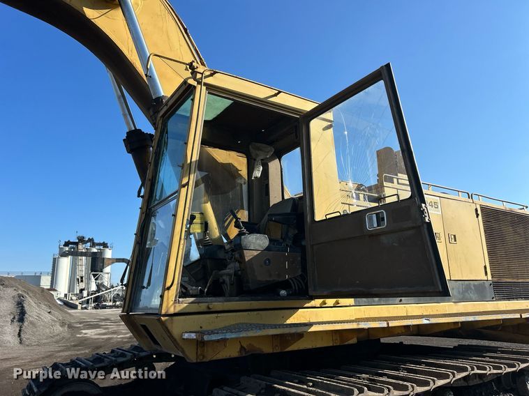 image for item MO9154 1984 Caterpillar 245 excavator