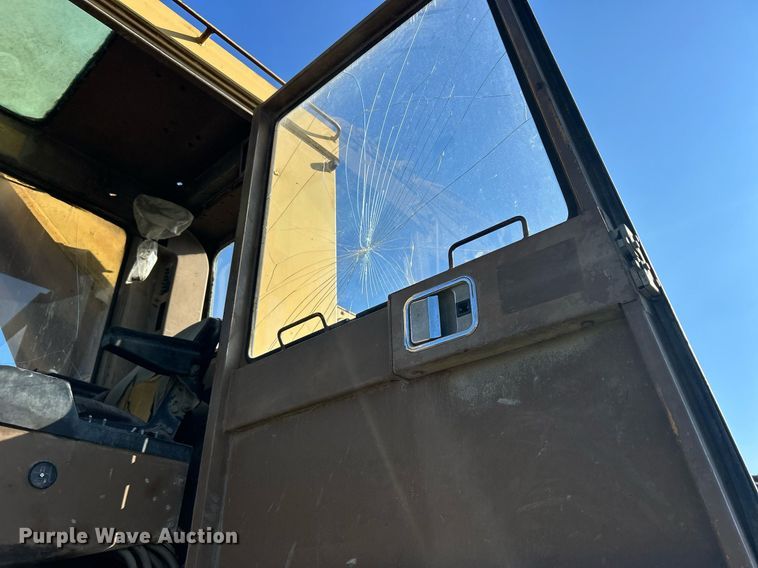 image for item MO9154 1984 Caterpillar 245 excavator