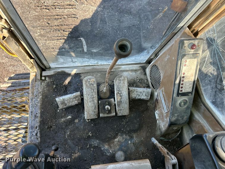 image for item MO9154 1984 Caterpillar 245 excavator