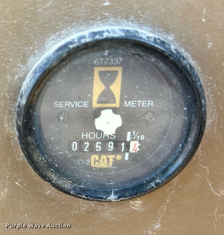 image for item MO9154 1984 Caterpillar 245 excavator