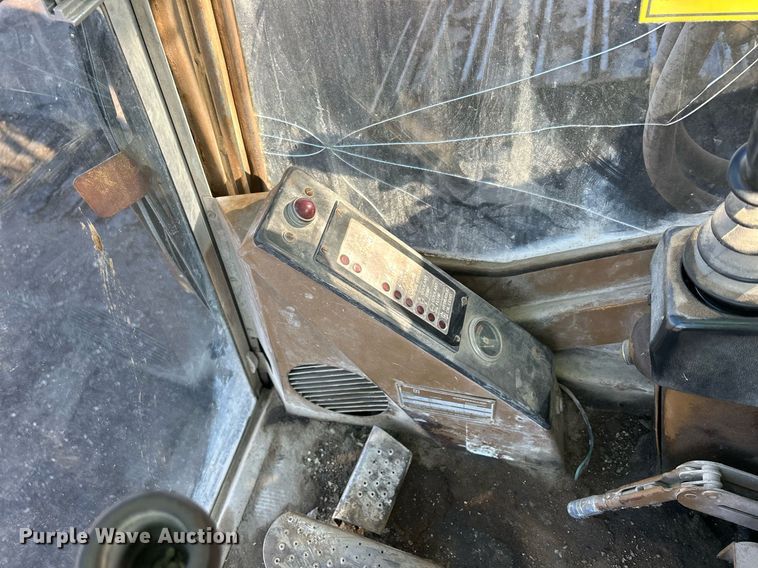 image for item MO9154 1984 Caterpillar 245 excavator