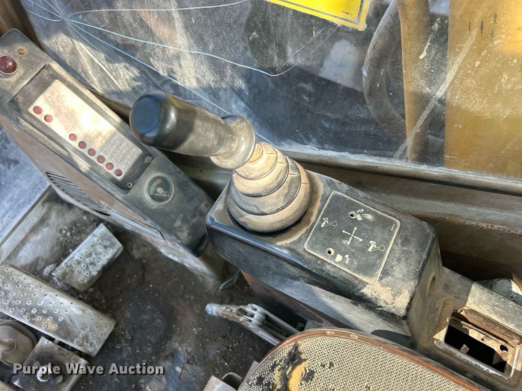 image for item MO9154 1984 Caterpillar 245 excavator