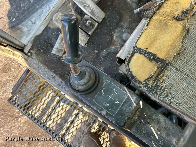 image for item MO9154 1984 Caterpillar 245 excavator