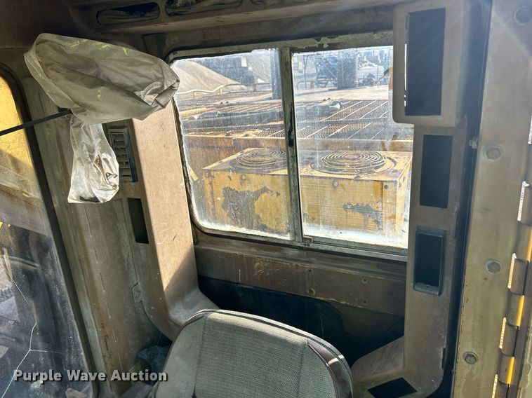 image for item MO9154 1984 Caterpillar 245 excavator