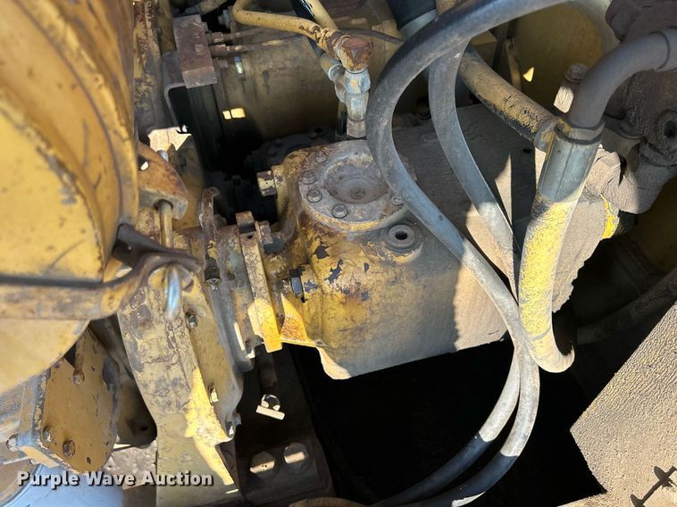 image for item MO9154 1984 Caterpillar 245 excavator