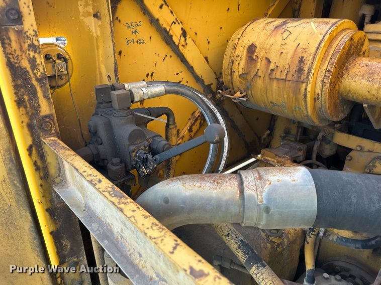 image for item MO9154 1984 Caterpillar 245 excavator