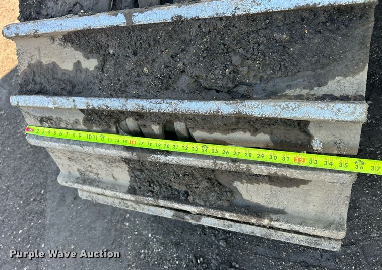 image for item MO9154 1984 Caterpillar 245 excavator