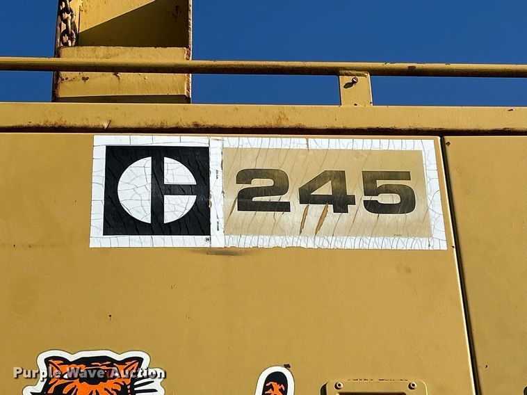 image for item MO9154 1984 Caterpillar 245 excavator