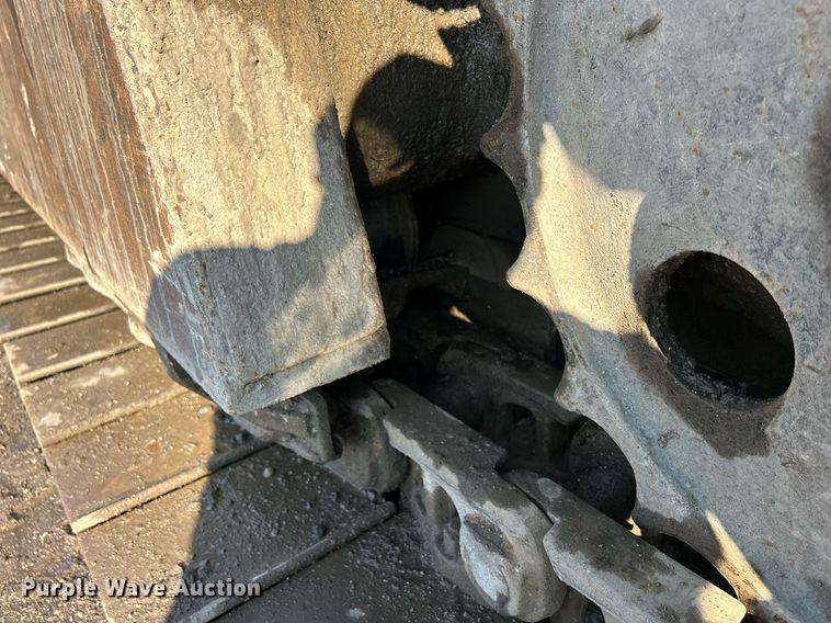 image for item MO9154 1984 Caterpillar 245 excavator