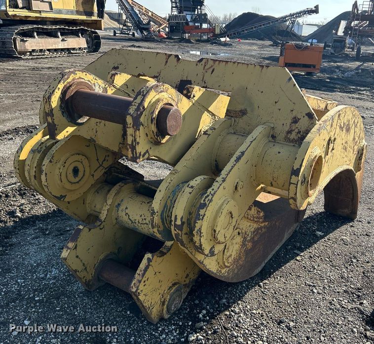 image for item MO9154 1984 Caterpillar 245 excavator