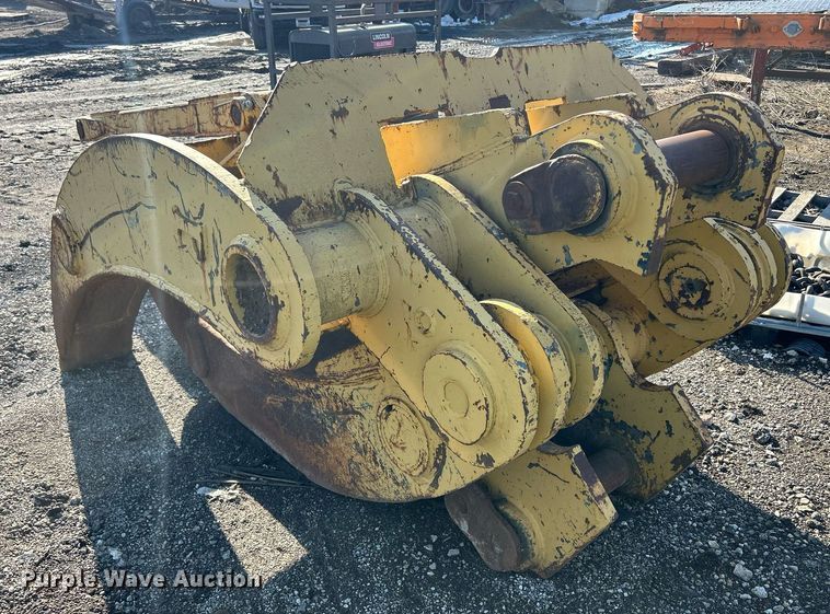 image for item MO9154 1984 Caterpillar 245 excavator