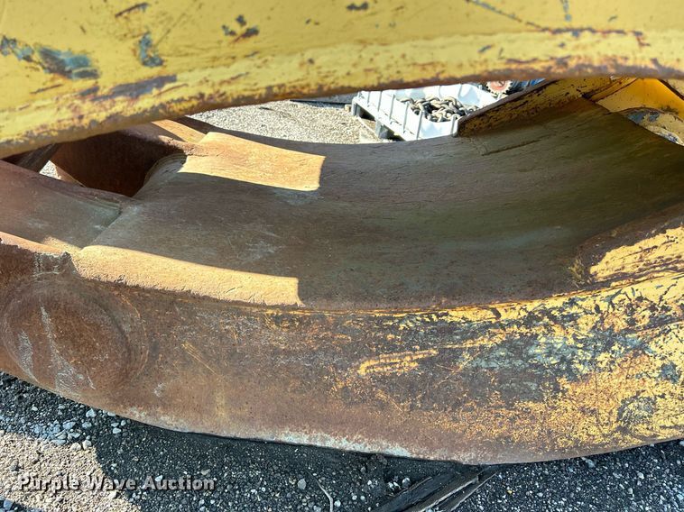 image for item MO9154 1984 Caterpillar 245 excavator