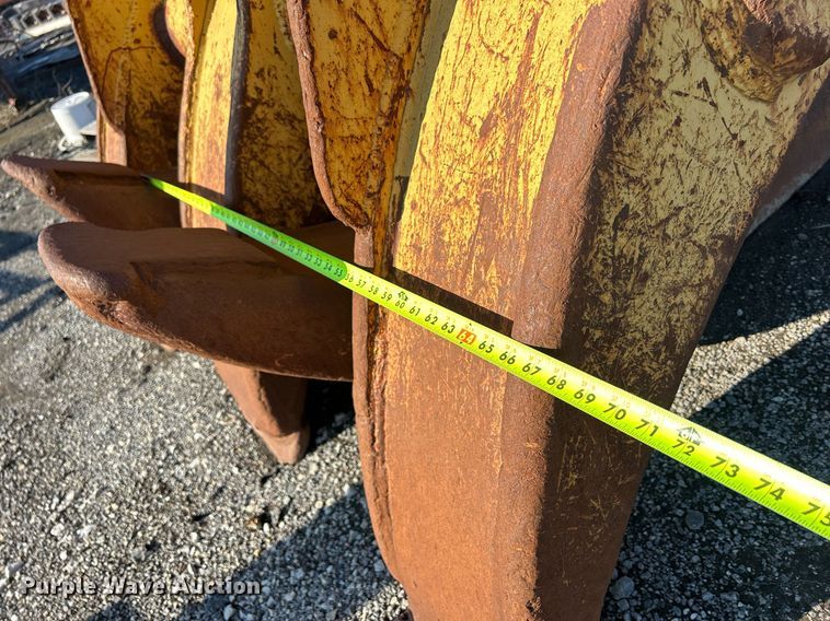 image for item MO9154 1984 Caterpillar 245 excavator