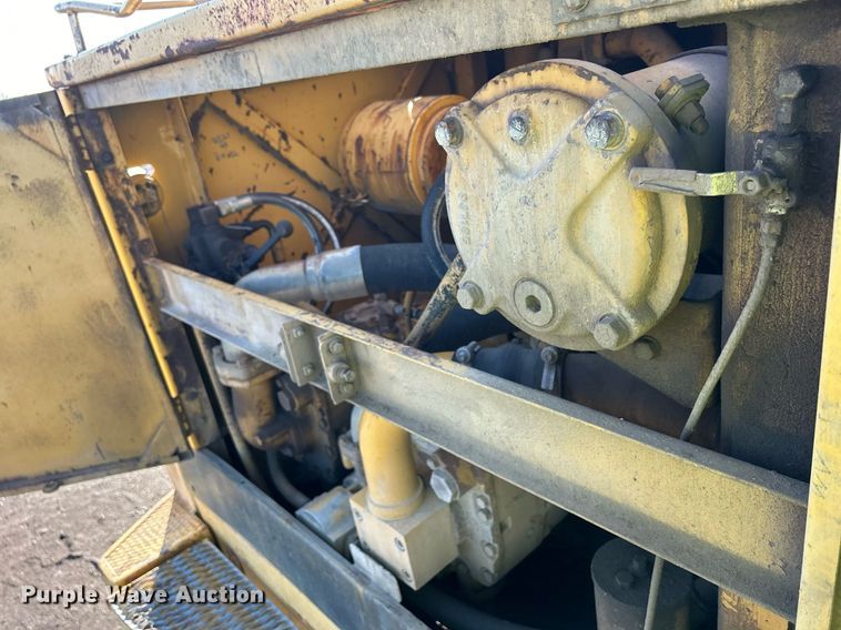 image for item MO9154 1984 Caterpillar 245 excavator