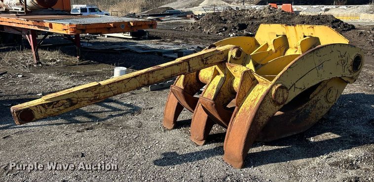 image for item MO9154 1984 Caterpillar 245 excavator
