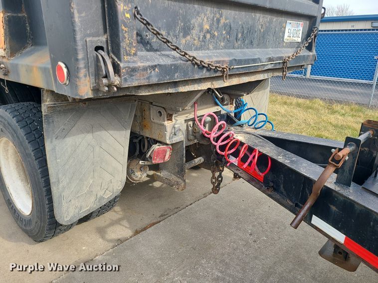 image for item MQ9585 2002 International  4900 dump truck