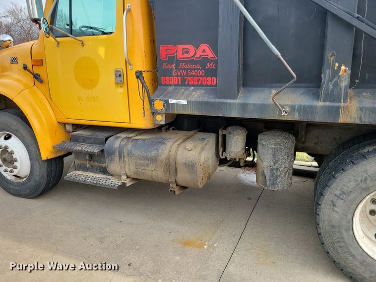 image for item MQ9585 2002 International  4900 dump truck