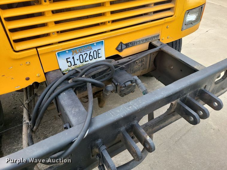 image for item MQ9585 2002 International  4900 dump truck