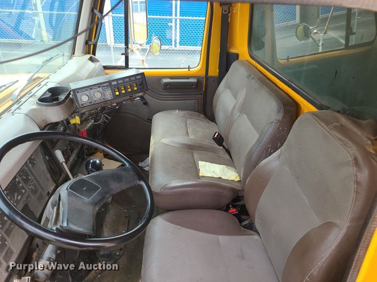 image for item MQ9585 2002 International  4900 dump truck