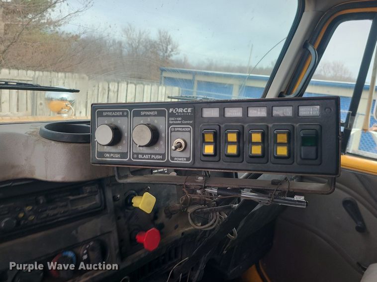 image for item MQ9585 2002 International  4900 dump truck