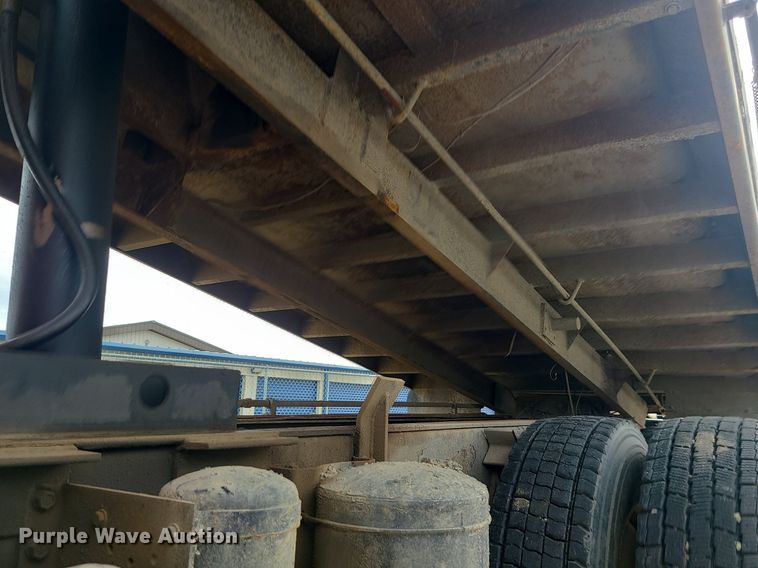 image for item MQ9585 2002 International  4900 dump truck