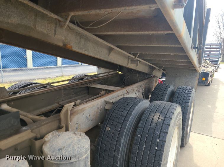 image for item MQ9585 2002 International  4900 dump truck