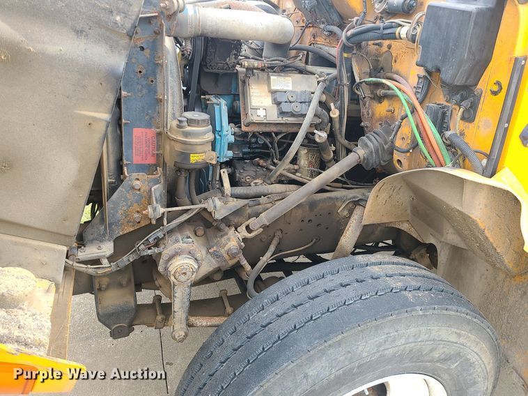 image for item MQ9585 2002 International  4900 dump truck