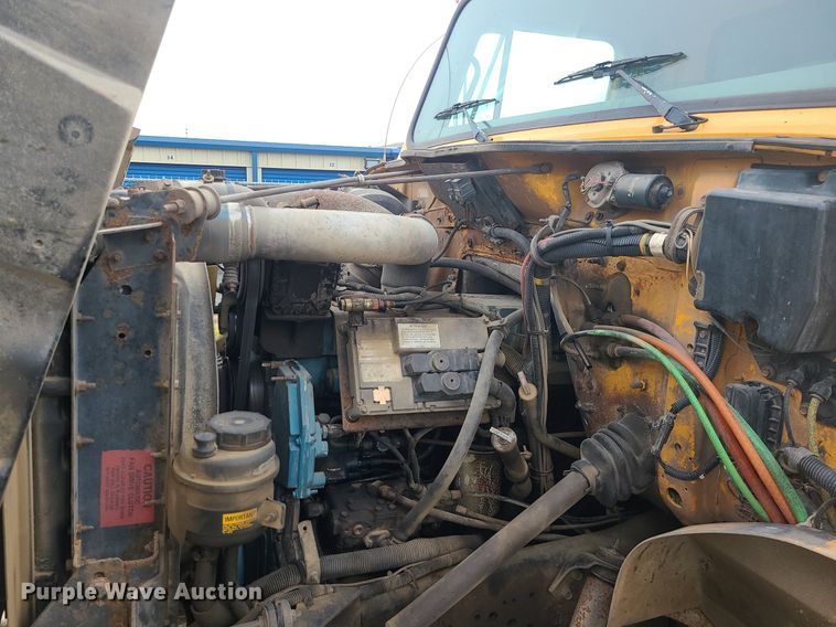 image for item MQ9585 2002 International  4900 dump truck