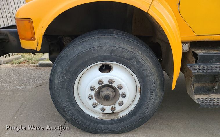 image for item MQ9585 2002 International  4900 dump truck