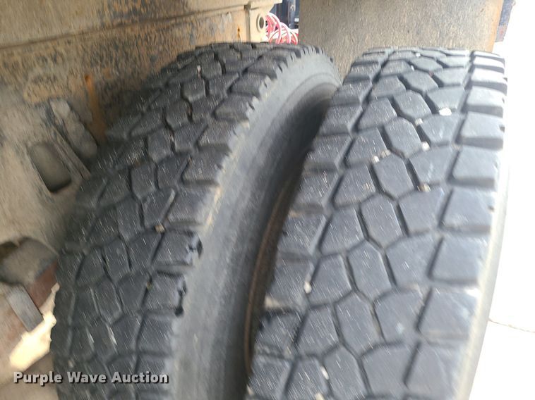 image for item MQ9585 2002 International  4900 dump truck