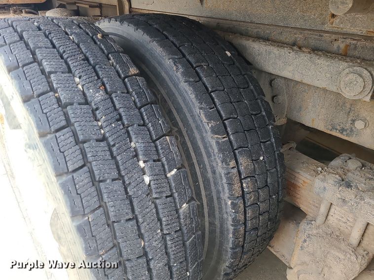 image for item MQ9585 2002 International  4900 dump truck