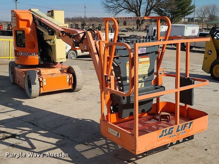 image for item MQ9600 2007 JLG E300AJP boom lift