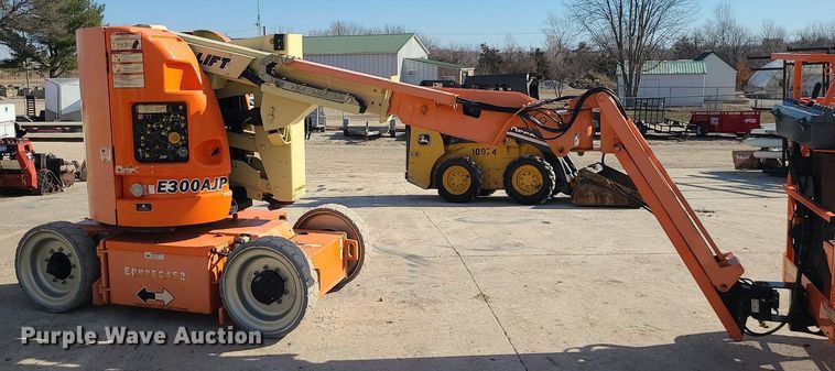image for item MQ9600 2007 JLG E300AJP boom lift