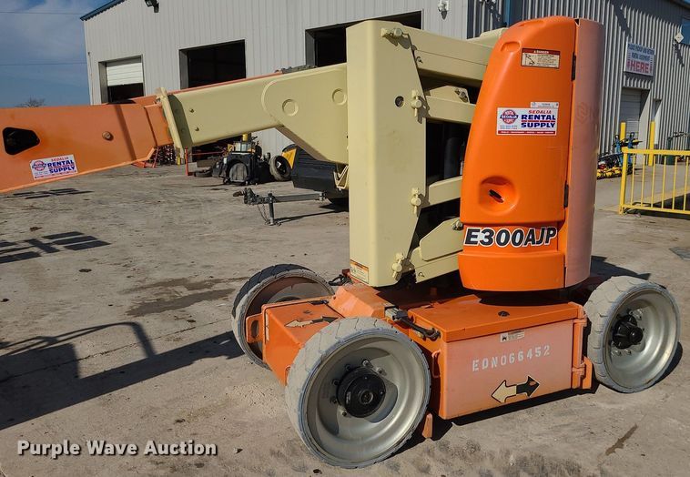 image for item MQ9600 2007 JLG E300AJP boom lift