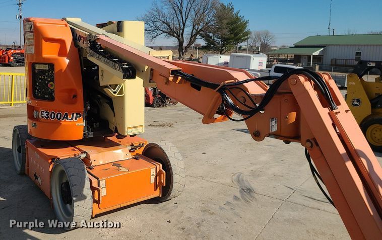 image for item MQ9600 2007 JLG E300AJP boom lift
