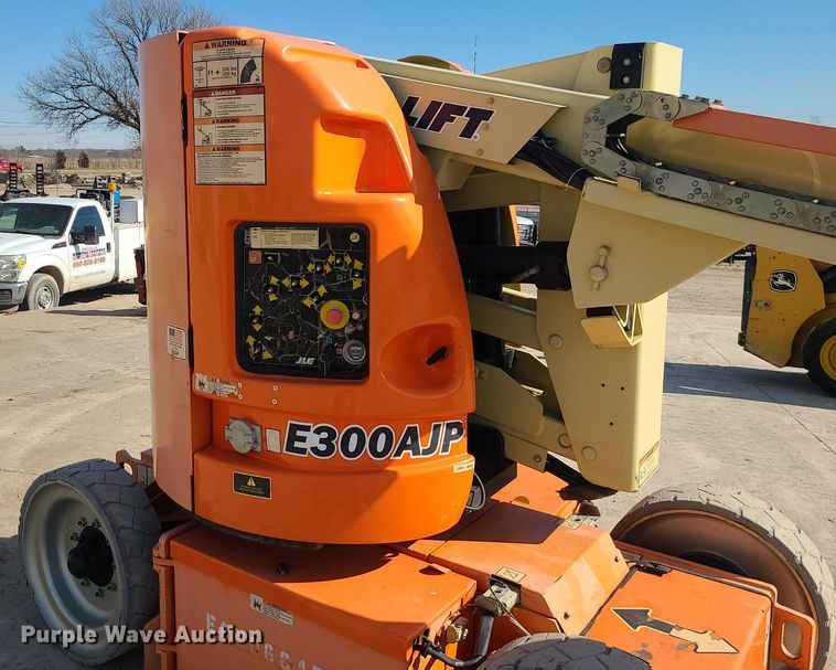 image for item MQ9600 2007 JLG E300AJP boom lift