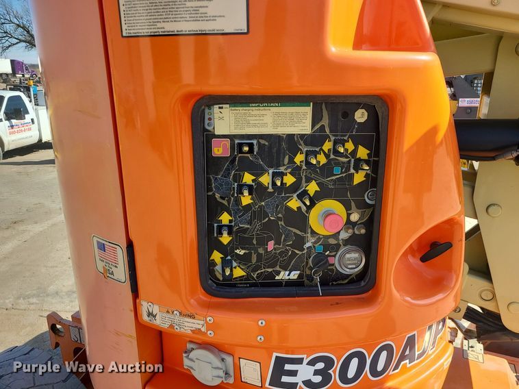 image for item MQ9600 2007 JLG E300AJP boom lift